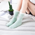 2019 Vente chaude à la maison velours corail sommeil chaud femmes chaussettes floues